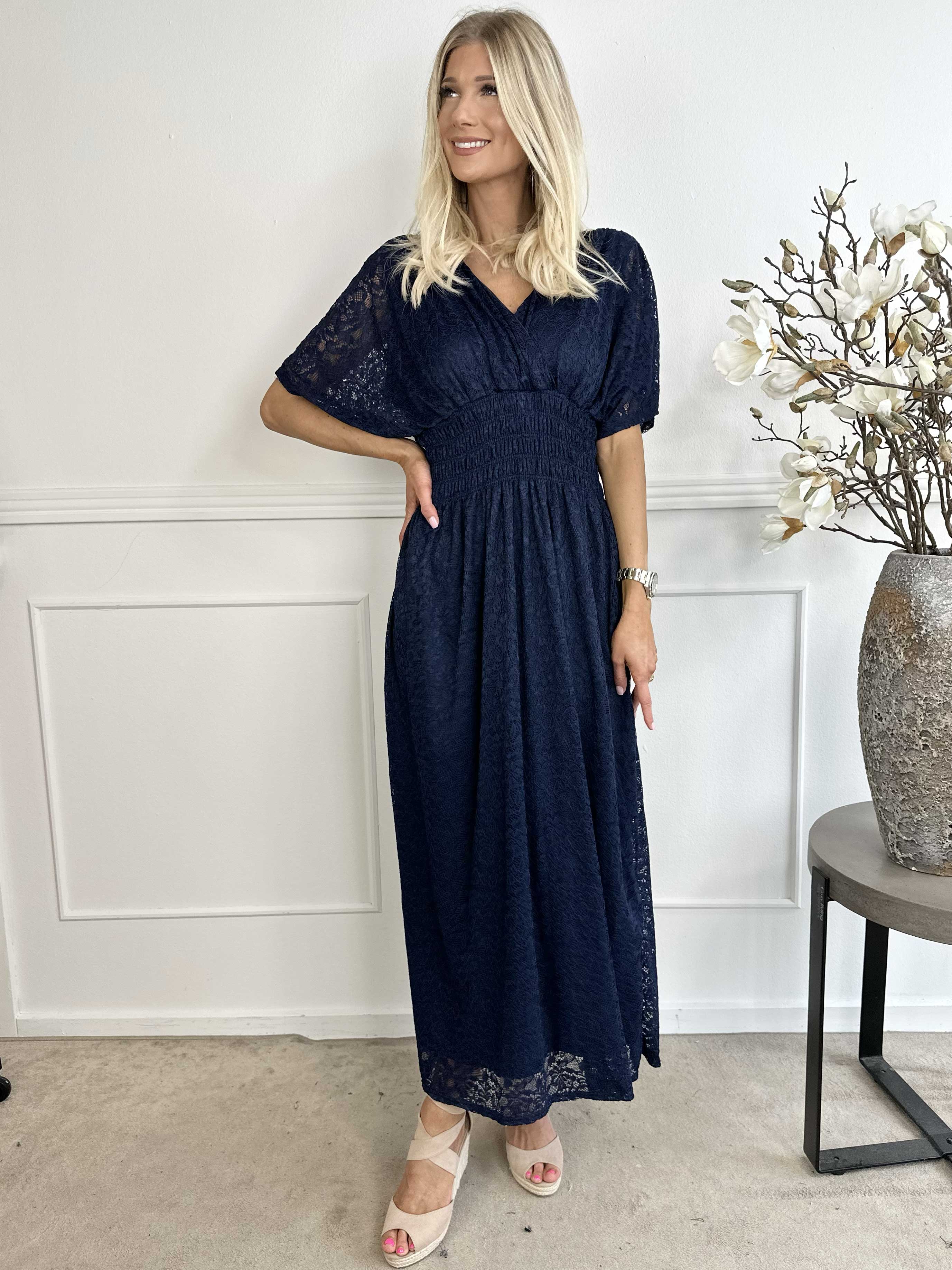 Pams Lace - Lång spetsklänning med smock under bysten